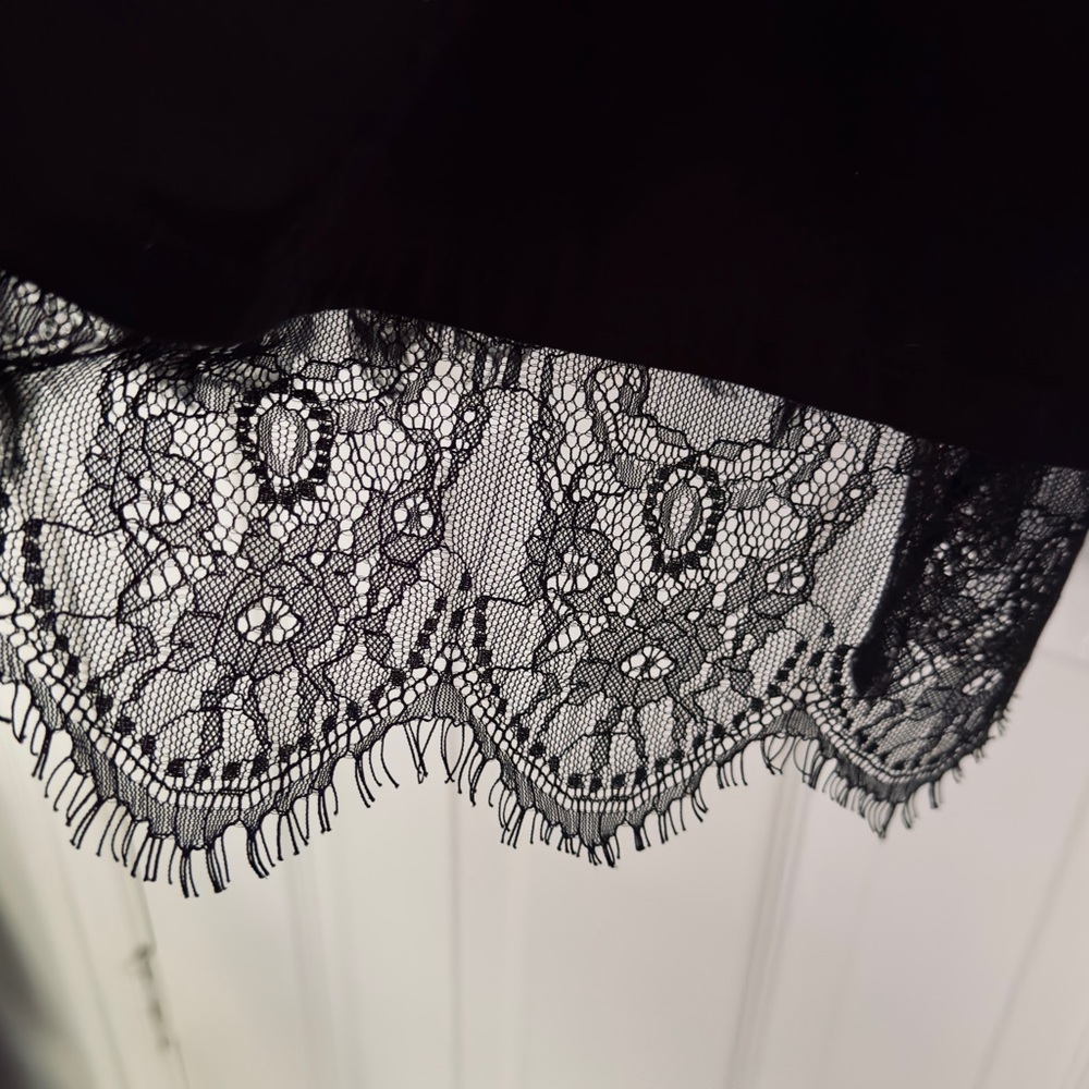 MOSSIMO Black Lace Hem Short Sleeve T-Shirt Tee Swing Tunic Top - Women’s Shirt - Picture 8 of 17